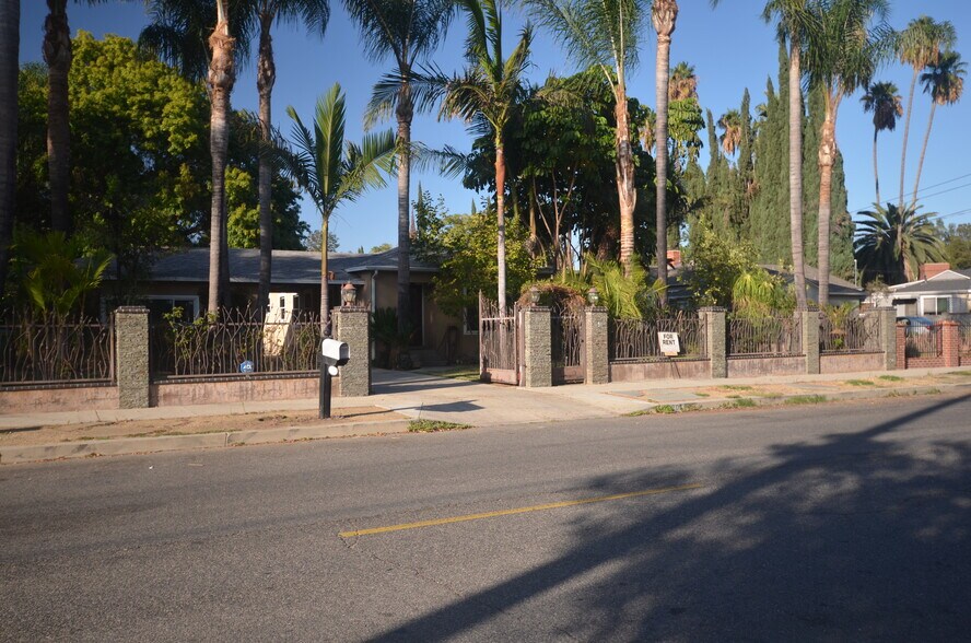 Primary Photo - 19201 Strathern St