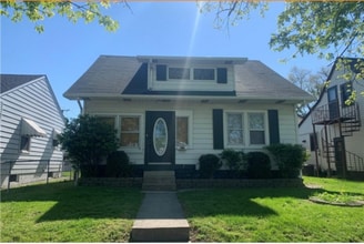 Building Photo - Cozy & Spacious Beech Grove Home Close to Everything
