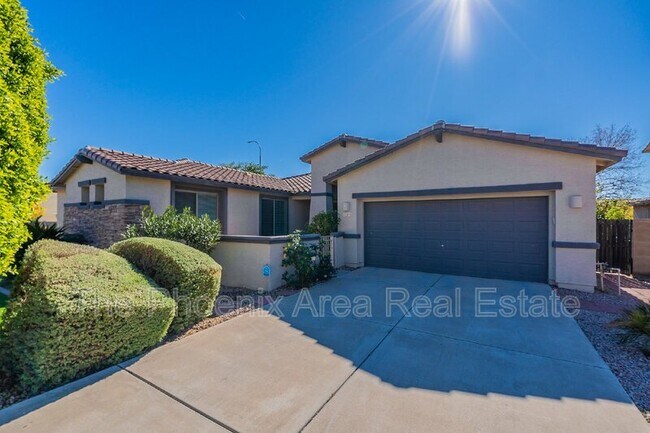 Building Photo - 2741 E Yellowstone Pl