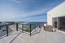 Building Photo - 62 Oceanside Dr