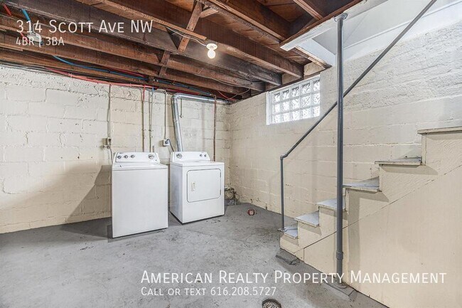 Building Photo - 314 Scott Ave NW