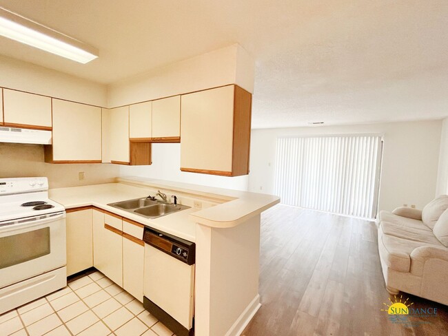 Building Photo - Lovely Ground Floor 1 Bedroom 1 Bath Condo in Bluewater Bay