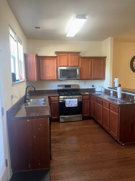 Building Photo - 1809 Wild Oaks Ct