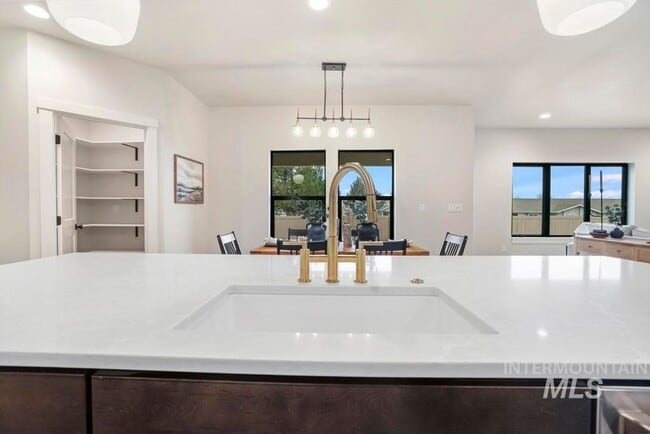 Building Photo - 547 Cyn Fls Dr