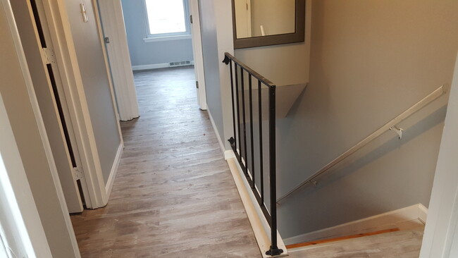 Building Photo - Spacious 3 Bedroom, 1 Bath Townhome in Hav...