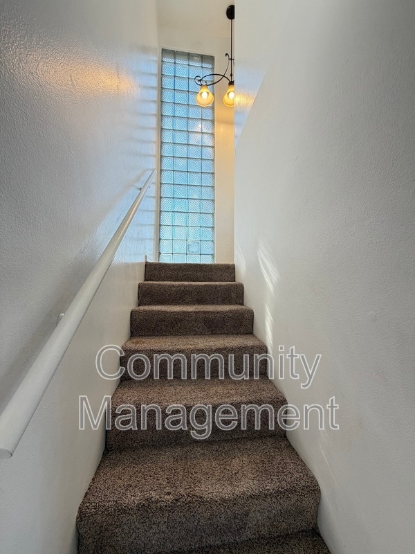 Building Photo - 533 Hadley Dr