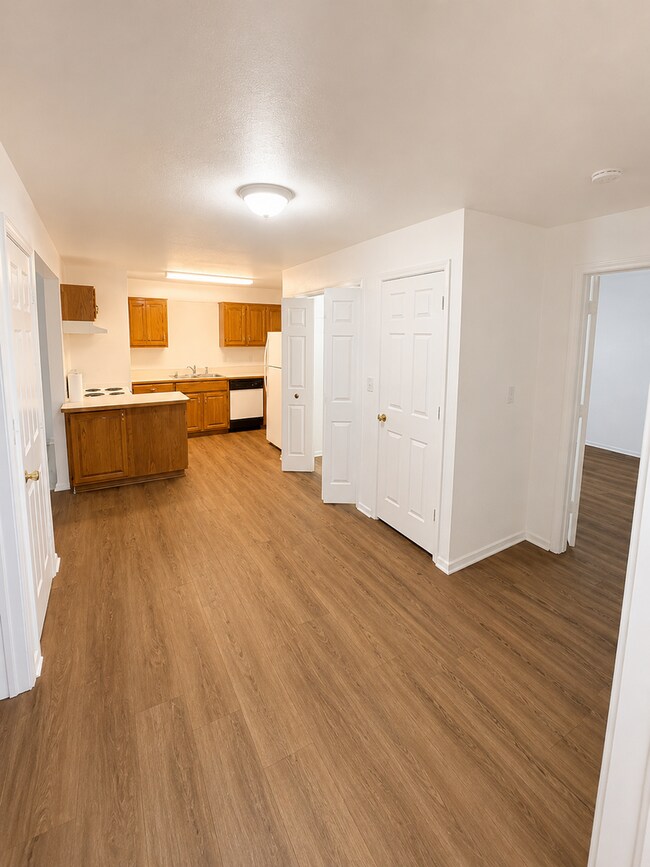 Building Photo - 2893 Crystal Lake Dr