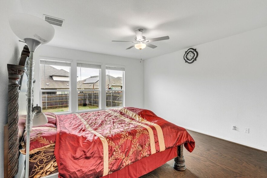 Building Photo - 133 Lenera Dr