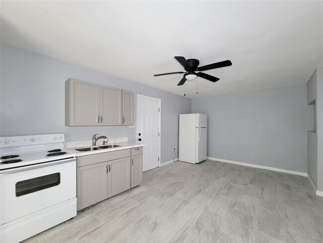 Building Photo - 5103 Karu Dr