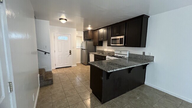 Building Photo - 1116 Evelyn Ln