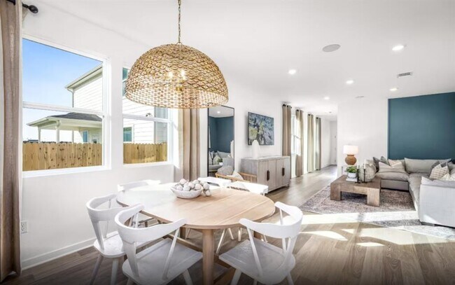 Building Photo - 368 Kapok St