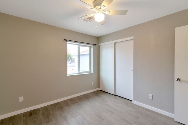 Building Photo - Prime ASU-Area Property: 6-Bedroom Pool Home with 2-Car Garage