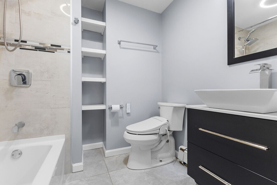 Building Photo - 77 Colonial Rd