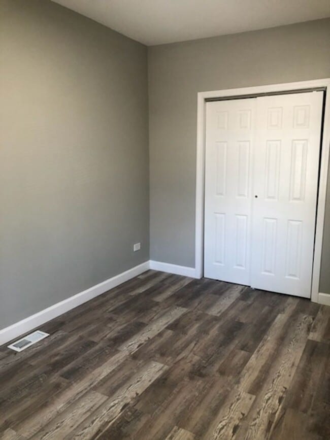 Building Photo - 4 Bedroom Beauty