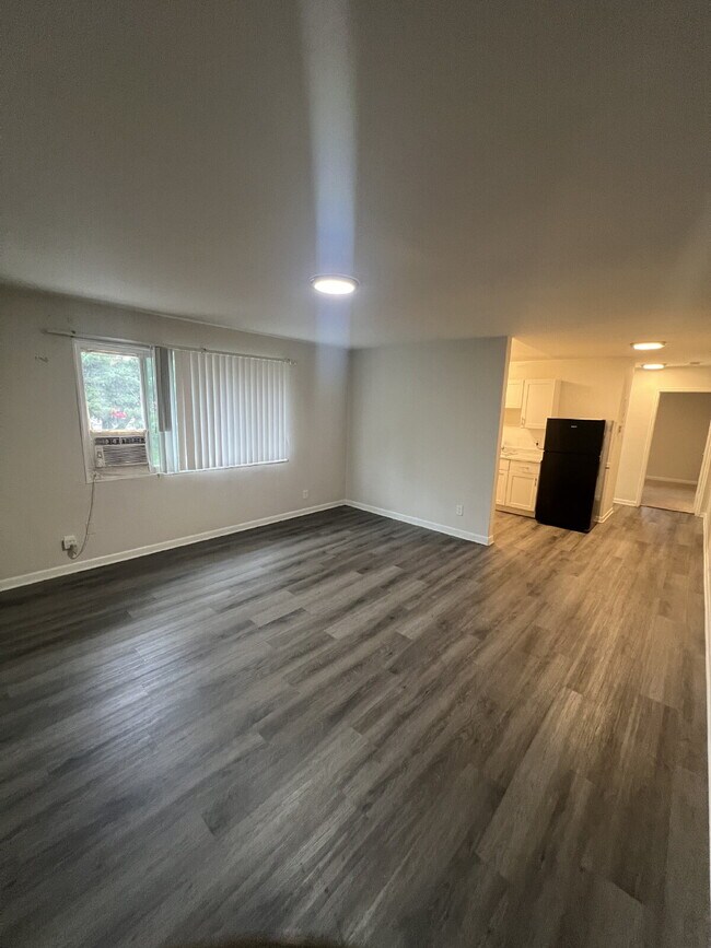 Building Photo - Charming 1 Bedroom Apartment in Woodbridge...