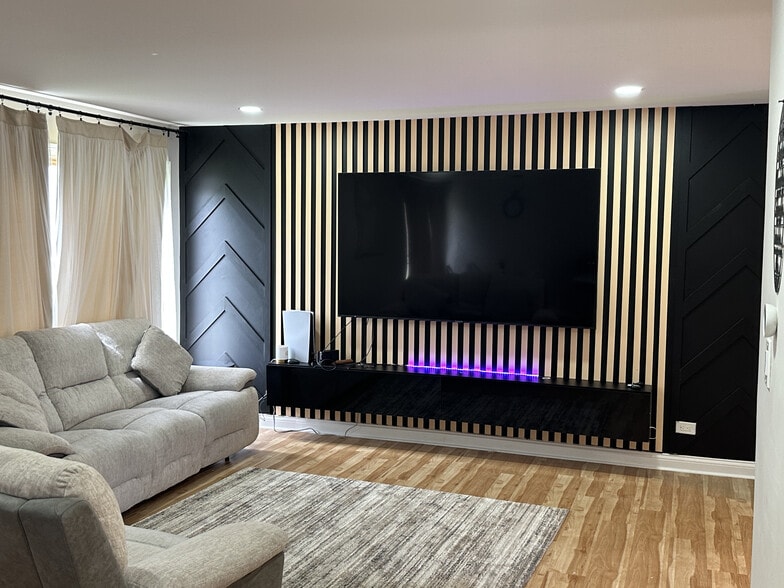 Wall Decor - 7881 Sheffield Dr