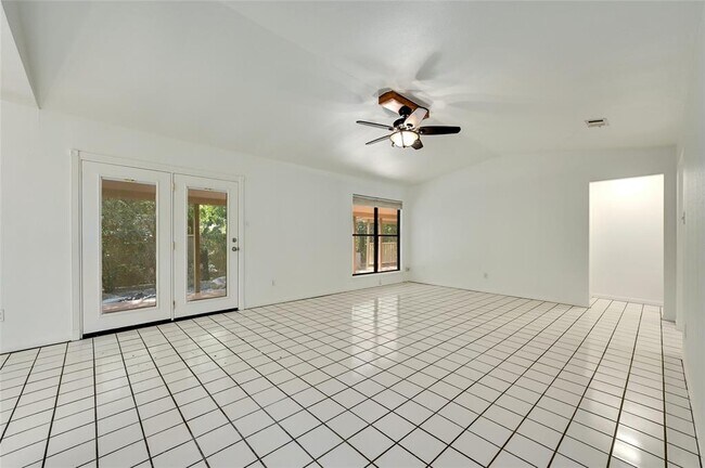 Building Photo - 6713 Silvermine Dr