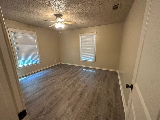 Building Photo - 2626 W Johnson St