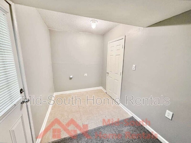 Building Photo - 5286 Braden Dr