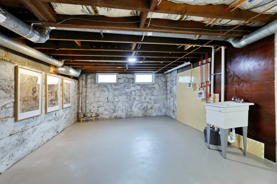 Building Photo - 205 Island Rd