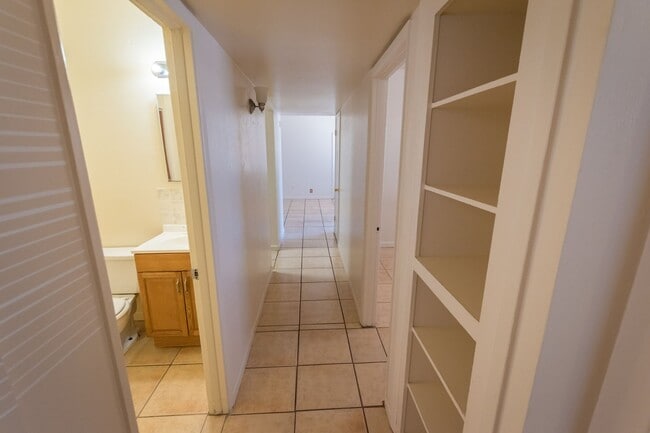 Building Photo - 4 Bedroom, 1½ Bath Home with Central A/C, ...