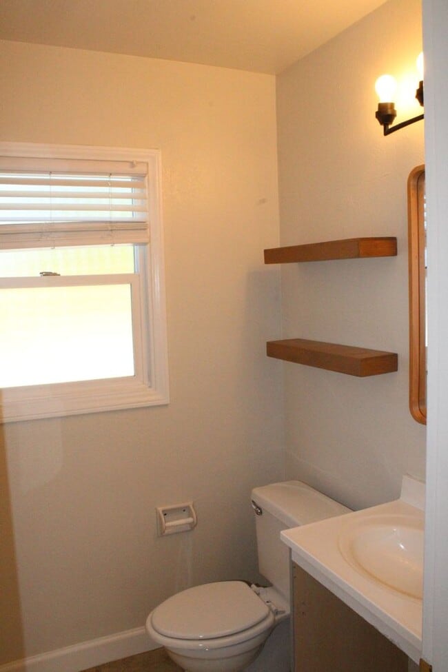 Building Photo - **COMING SOON** Adorable 2 Bedroom, 1 Bath...