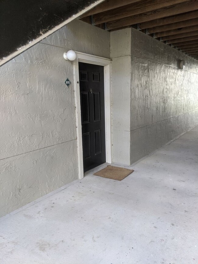 Building Photo - Partially Furnished 1BR/1BA in the Beautiful Windsor Park Community!