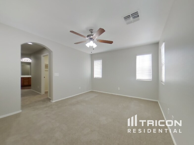 Building Photo - 14132 W Country Gables Dr
