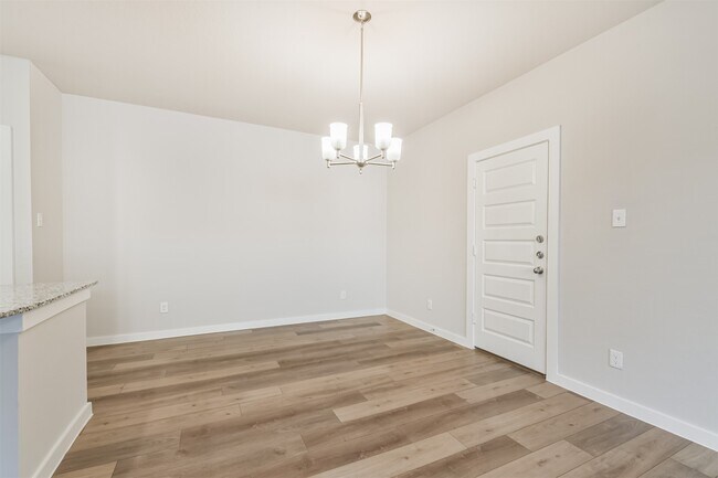 Building Photo - 25124 Pacific Wren Dr