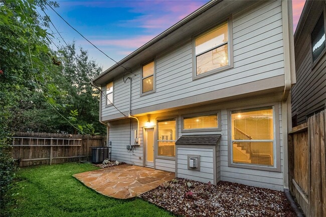 Building Photo - 2626 Couch St