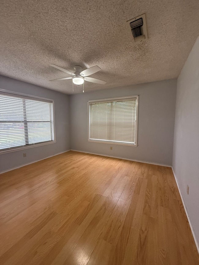 Building Photo - 129 Forest Cir