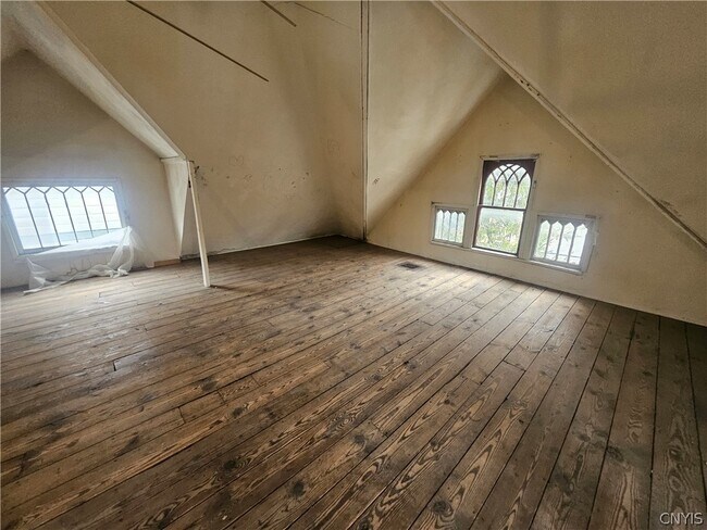 Building Photo - 1330 Midland Ave