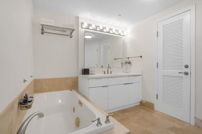 Building Photo - 4401 Collins Ave