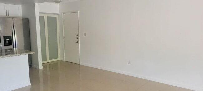 Building Photo - 280 W Park Dr
