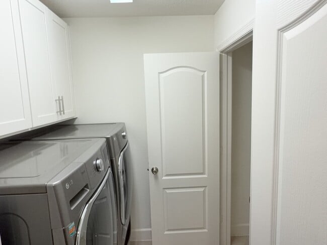Building Photo - 3230 Sanctuary Dr