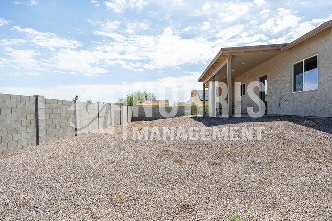 Building Photo - Beautiful Upgraded Home with Furnishings i...