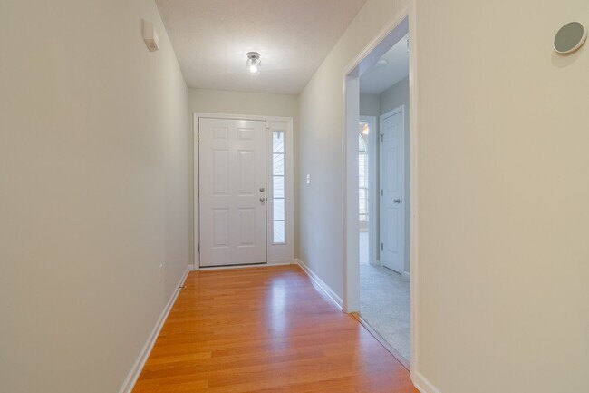 Building Photo - Updated 3 Bedroom Ranch