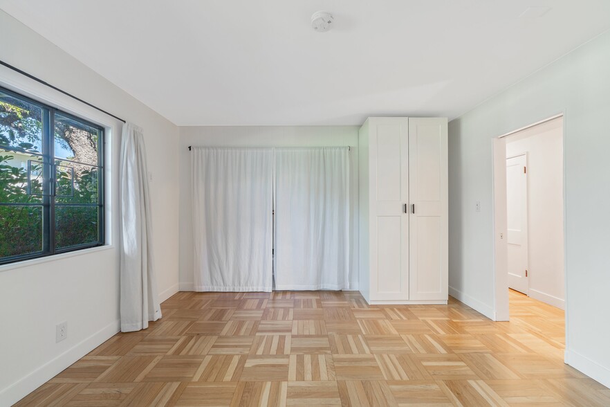 Building Photo - 5146 Village Grn
