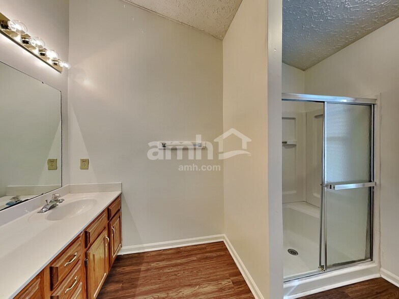 Building Photo - 5301 Wenesly Ct