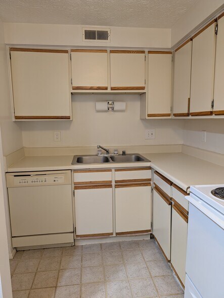 Building Photo - 4410 Groombridge Way