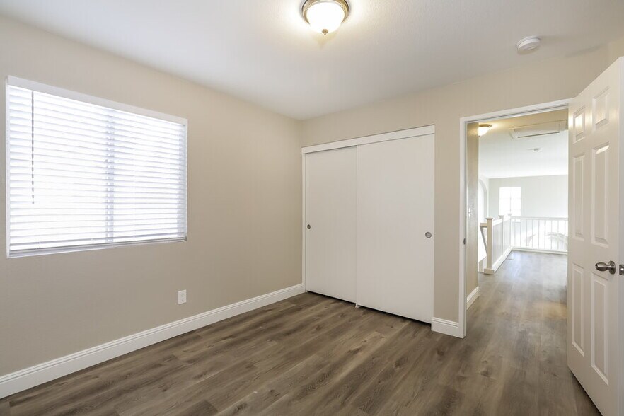 Building Photo - 5443 Goldenroot Ct