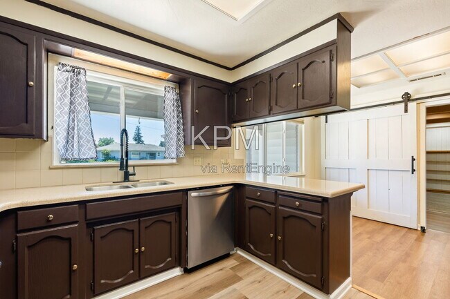 Building Photo - 2155 Portola Ave