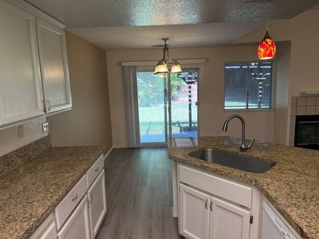 Building Photo - Modern 3 Bedroom 2 Bath One Story Browns Valley Vacaville *Star Rentals