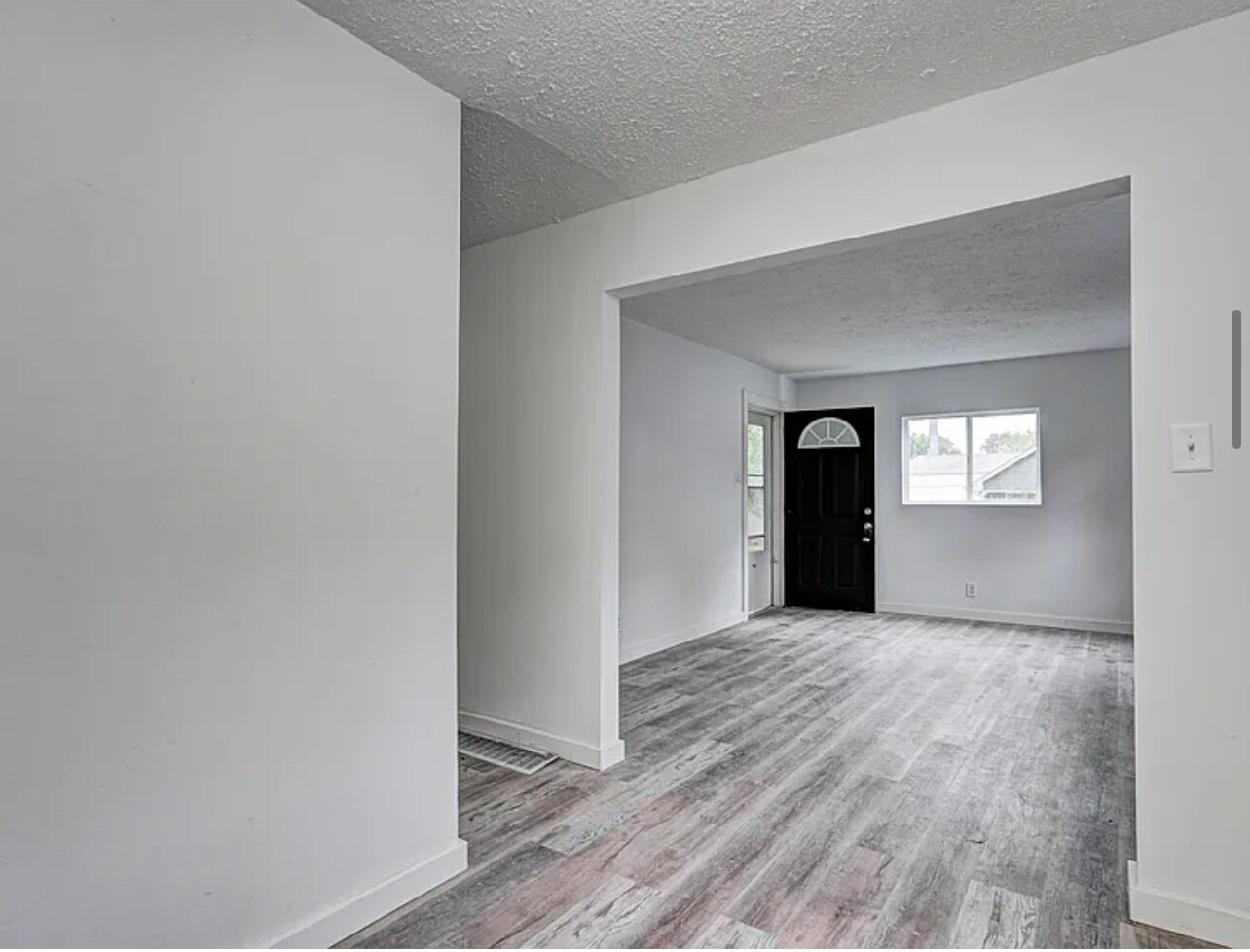 Building Photo - 734 N Arnolda Ave