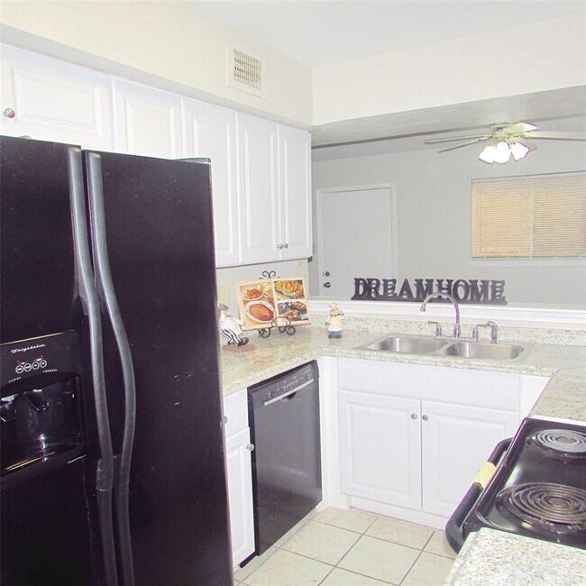 Building Photo - 8026 Sands Point Dr