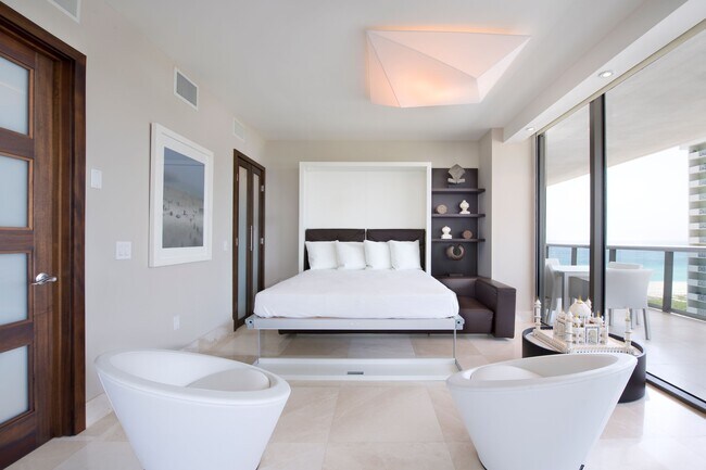 Building Photo - 5875 Collins Ave