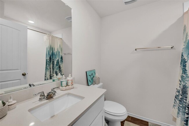 Building Photo - 185 Sandringham Lp