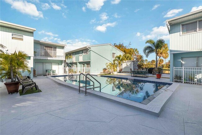 Building Photo - 3569 Bee Ridge Rd