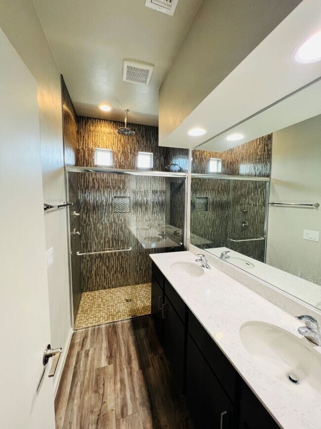 Building Photo - For Rent