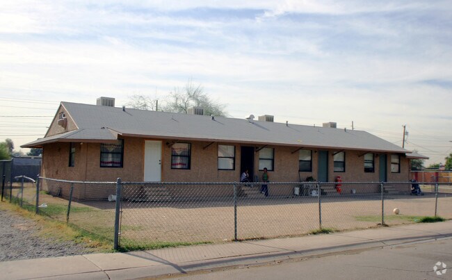 Primary Photo - 2843 W Almeria Rd
